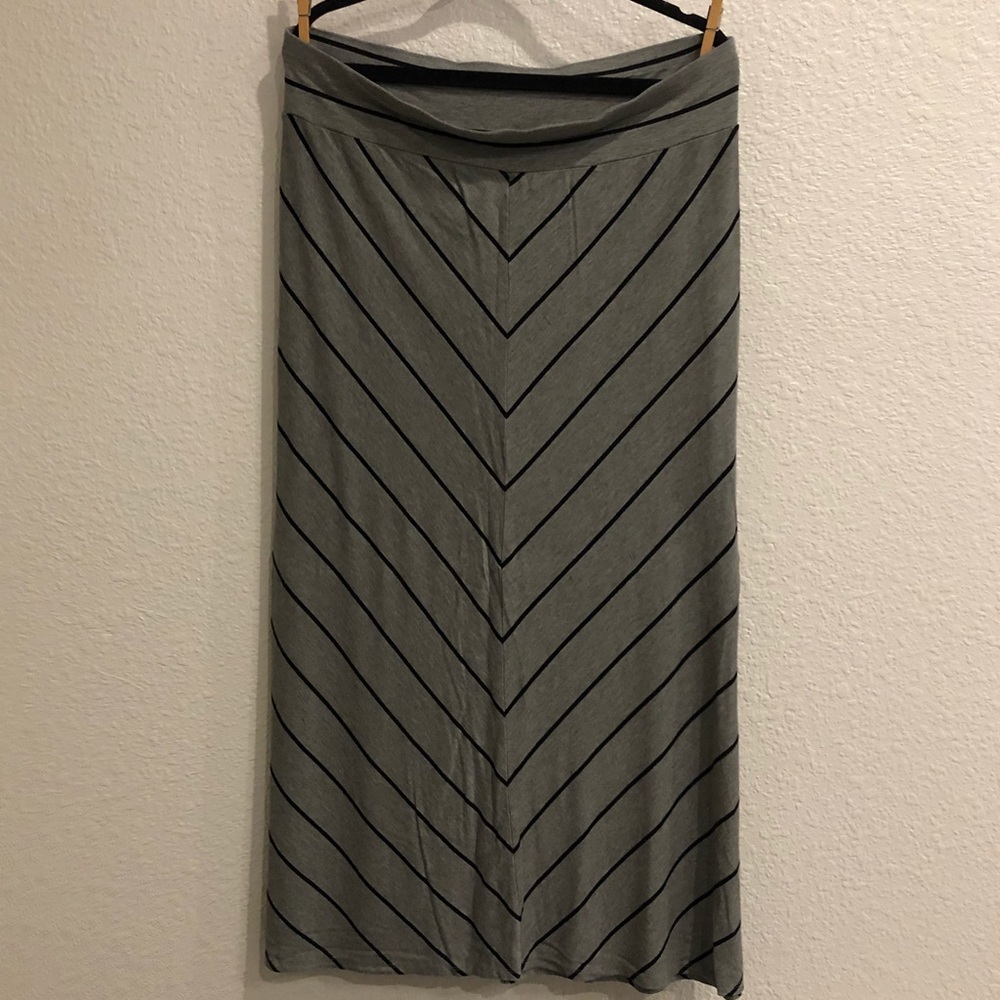 Ava & Viv chevron maxi skirt size 1X.